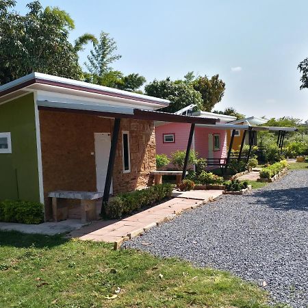 Hotel Baan Hin Sai Suay Nong Sarai Exterior foto