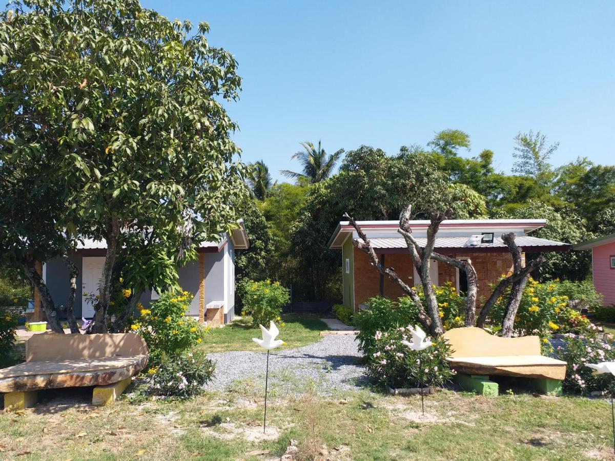 Hotel Baan Hin Sai Suay Nong Sarai Exterior foto